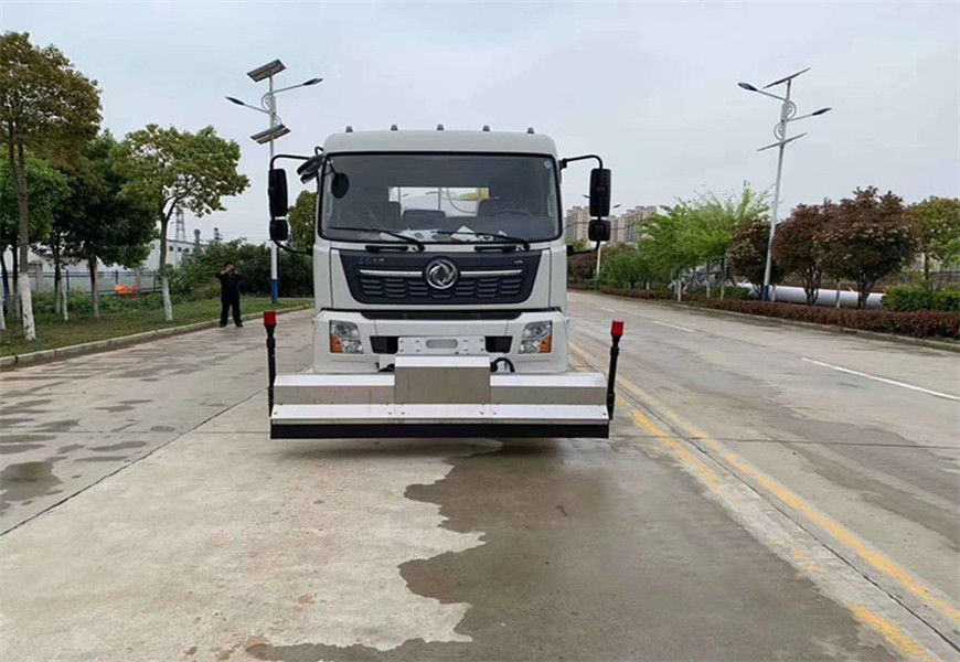 東風(fēng)天錦路面清洗車(chē)圖片