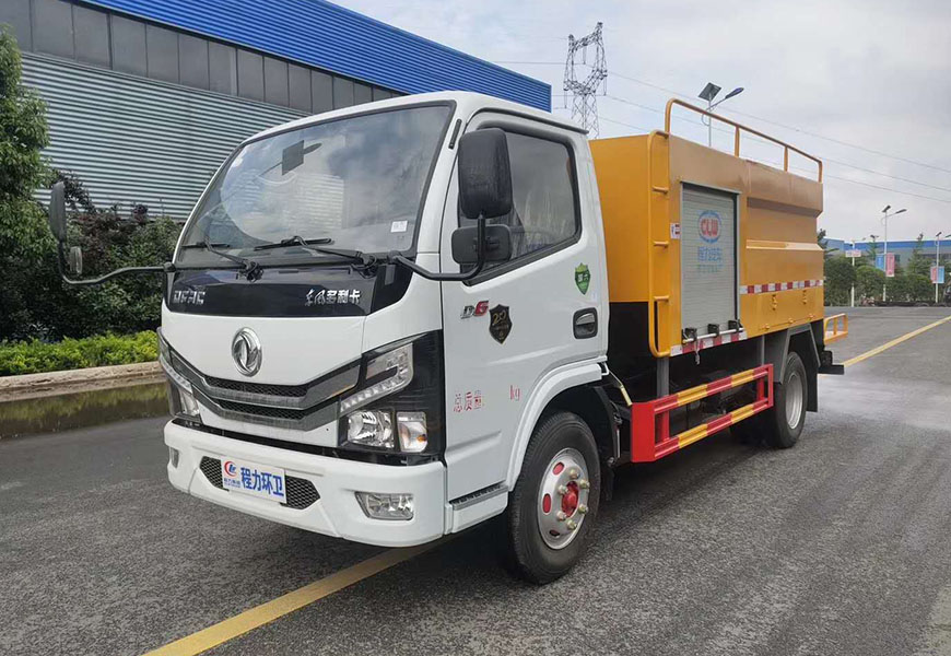 東風(fēng)小多利卡路面養(yǎng)護車