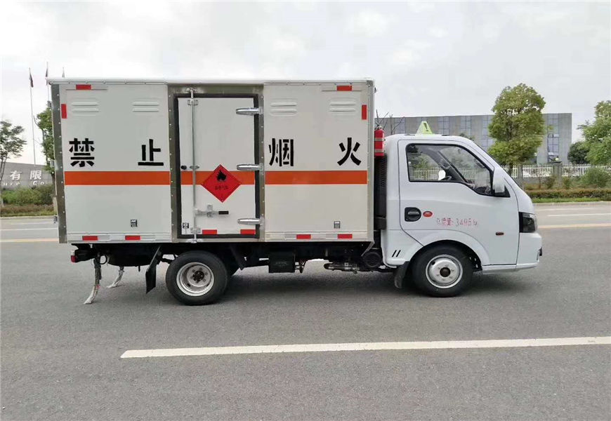 東風(fēng)涂逸危險品廂式運(yùn)輸車