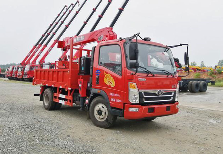 重汽豪曼3.2噸藍(lán)牌隨車吊