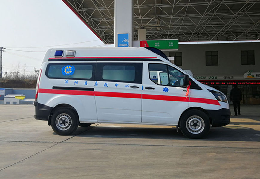 國六福特V362中軸中頂救護(hù)車（汽油版）